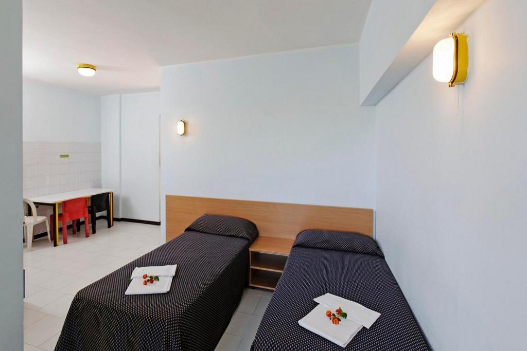 Hotel Villaggio Costa Ripa Rodi Garganico Habitación foto