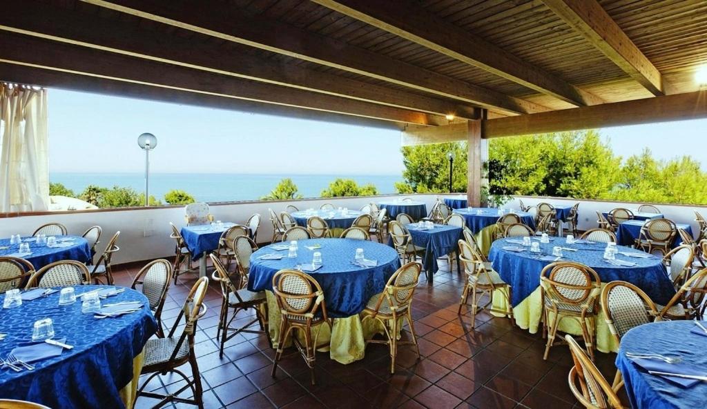 Hotel Villaggio Costa Ripa Rodi Garganico Exterior foto