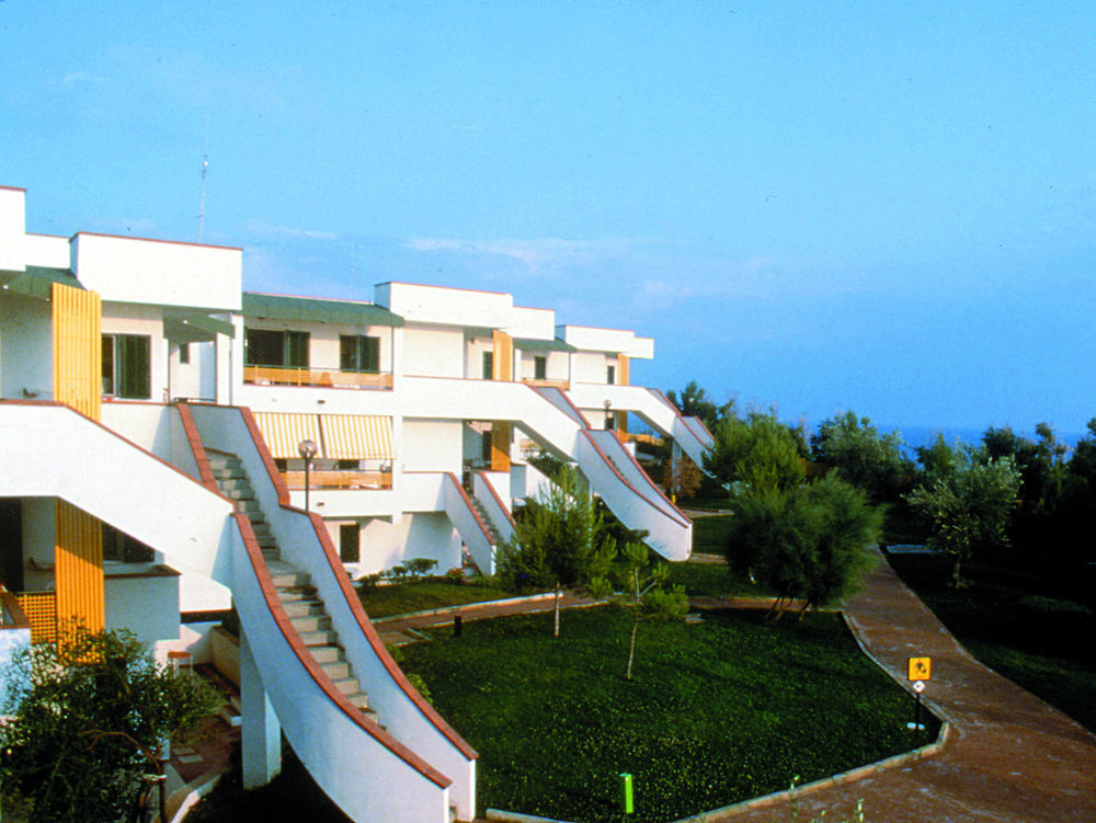 Hotel Villaggio Costa Ripa Rodi Garganico Exterior foto